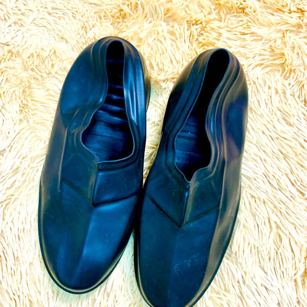 Totes Black Slip-On Rain Shoe covers